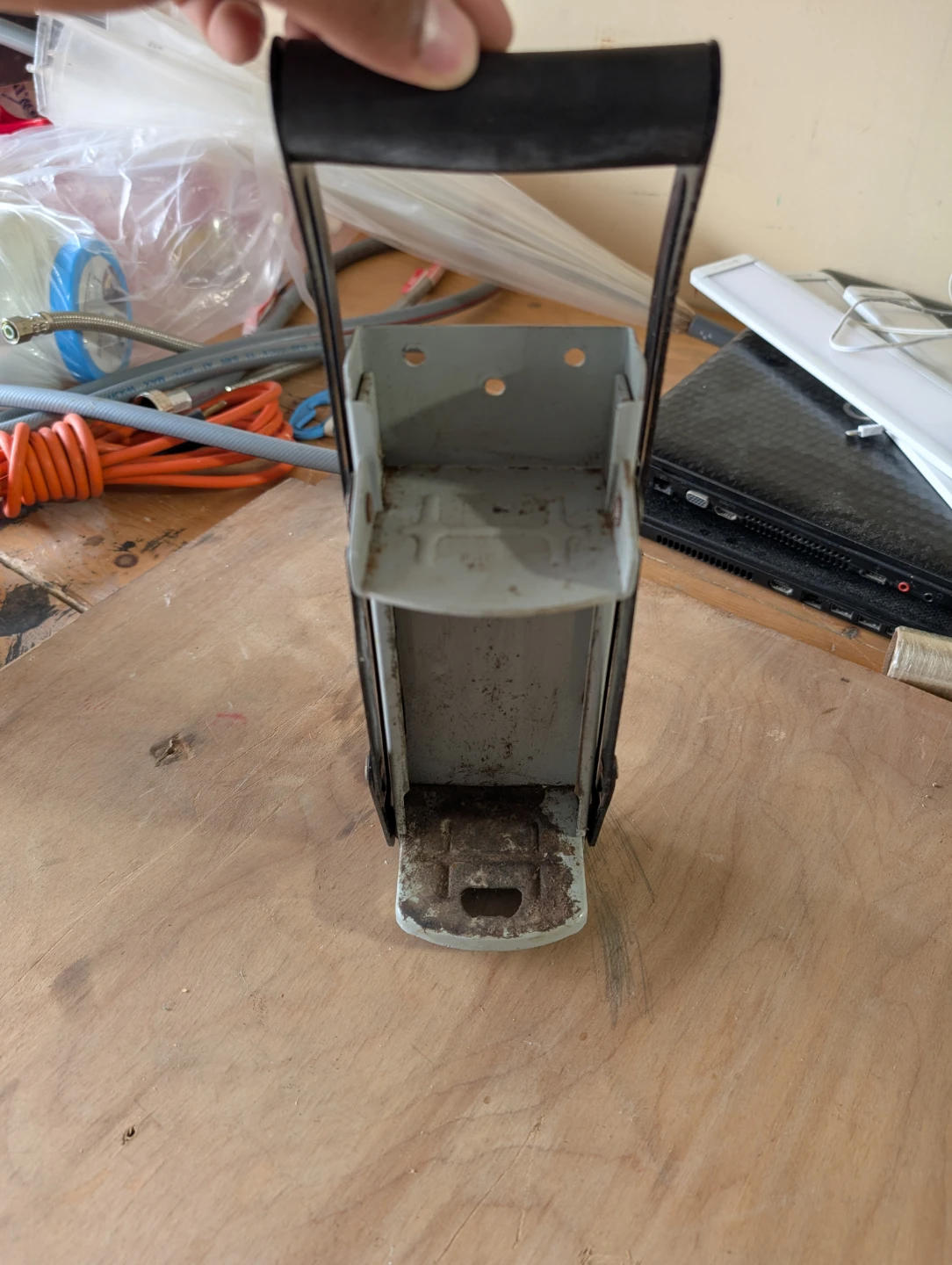 Metal wall mounted can crusher