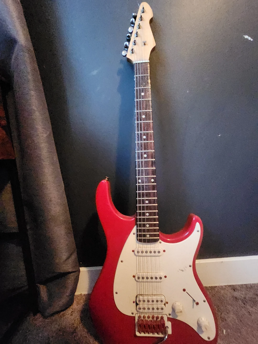 Red Electric Guitar (Guitar strap and amp included)