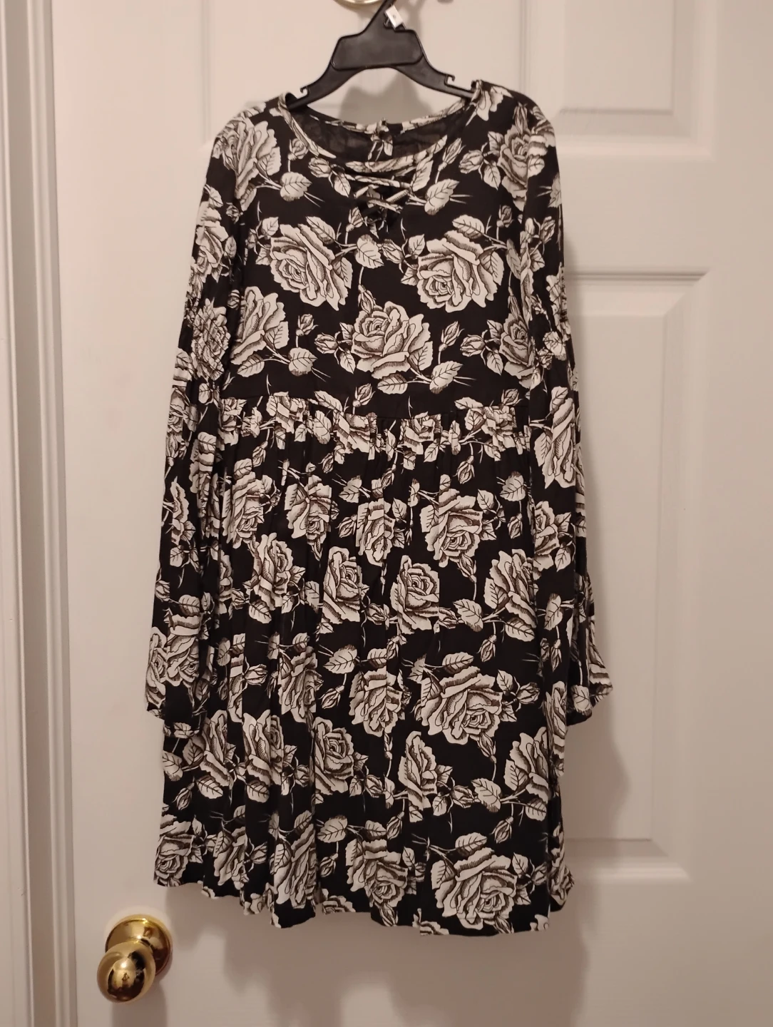 Black and White Rose Print Long Sleeve Dress