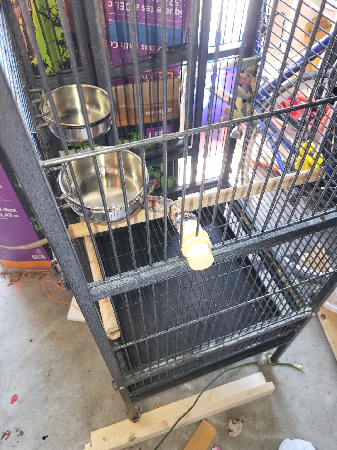 Large Bird Cage with Bowls - photo 4