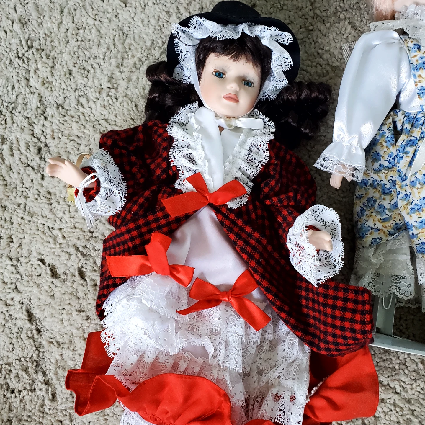 Collection of 4 Porcelain Dolls - photo 2