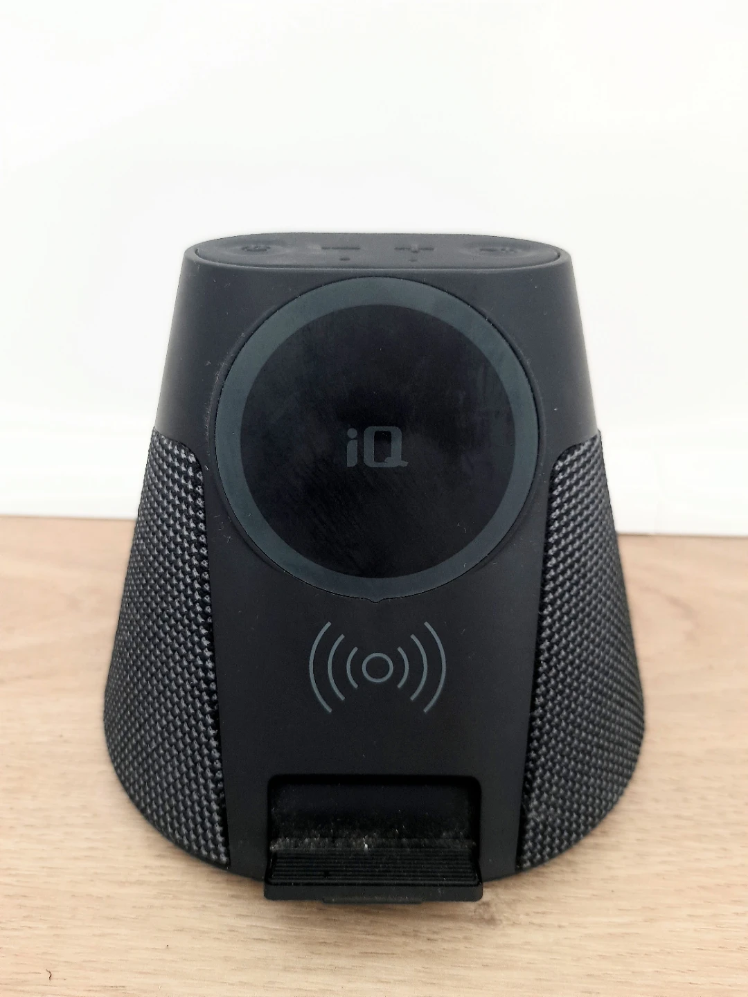 iQ Bluetooth Speaker v5.1 and Mobile Charger