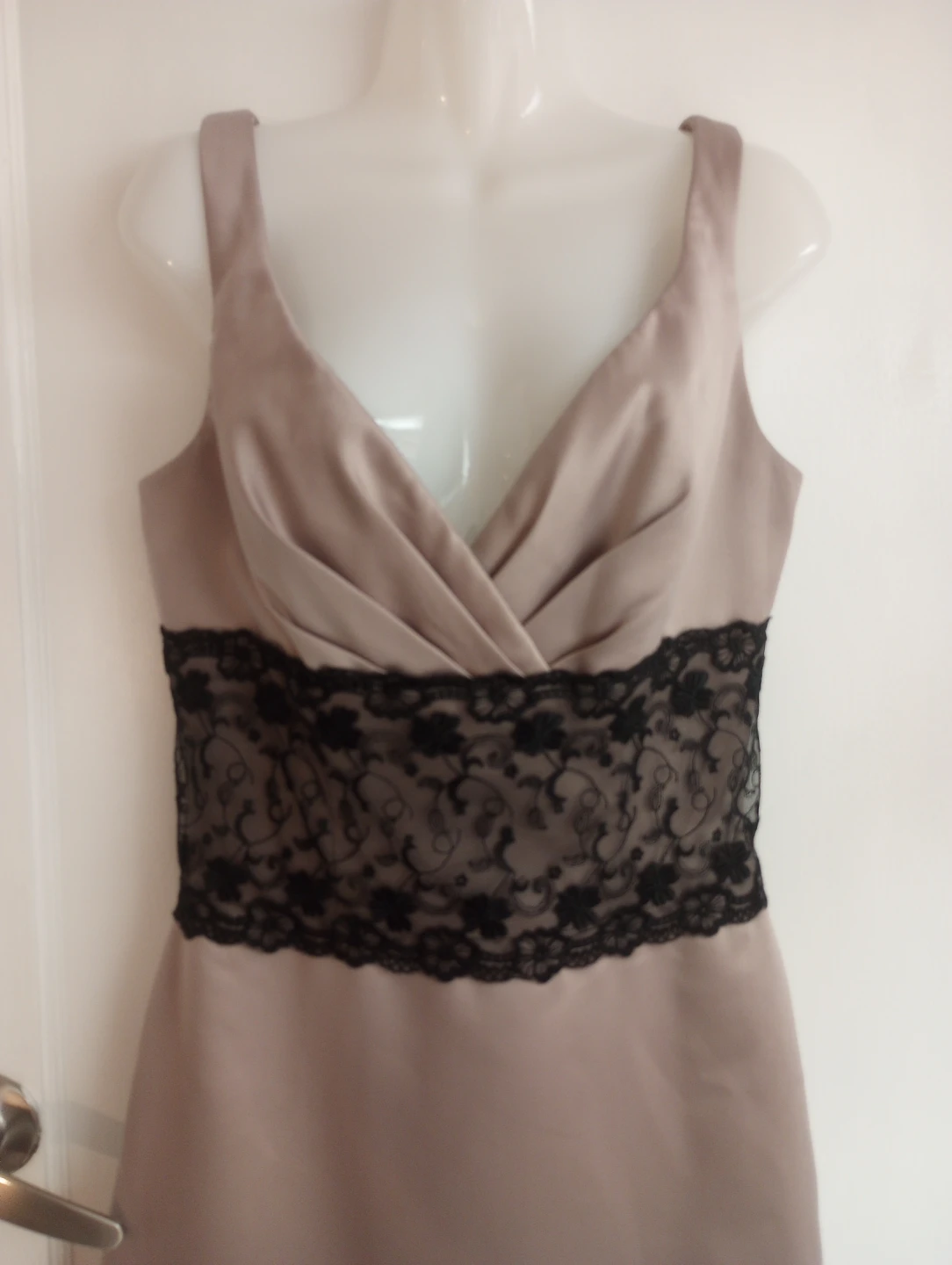 Never Worn Crystel Cocktail Dress Size 10 - photo 2