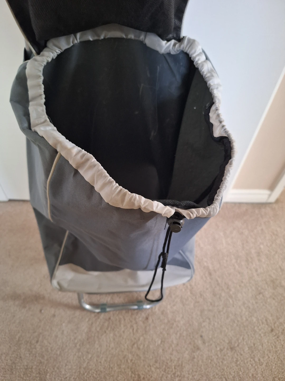 Grey rolling shopping trolley with drawstring - photo 4