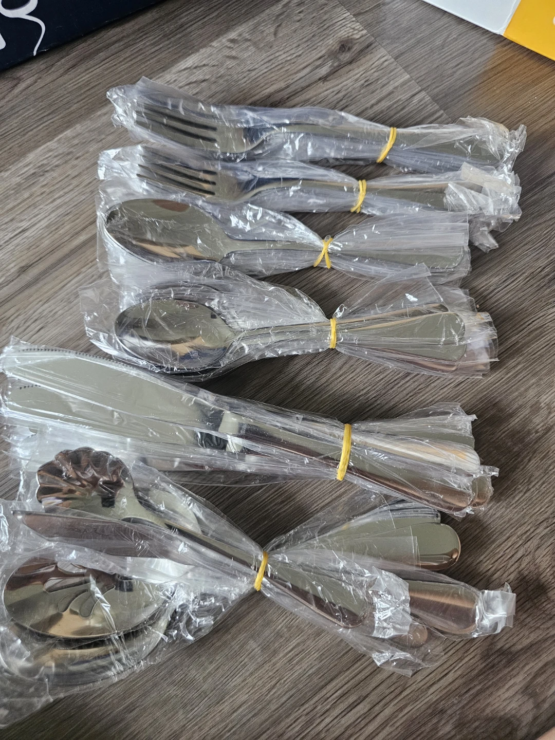 Evanda Cutlery Set 45 Piece Stainless Steel Silverware - photo 2