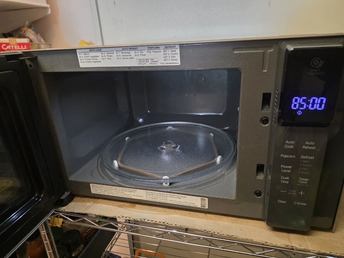 LG Microwave - photo 2