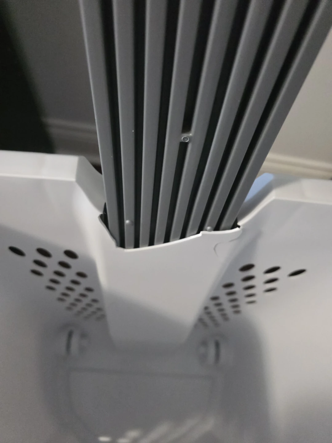 Ultra Wheeled Laundry Basket - photo 4