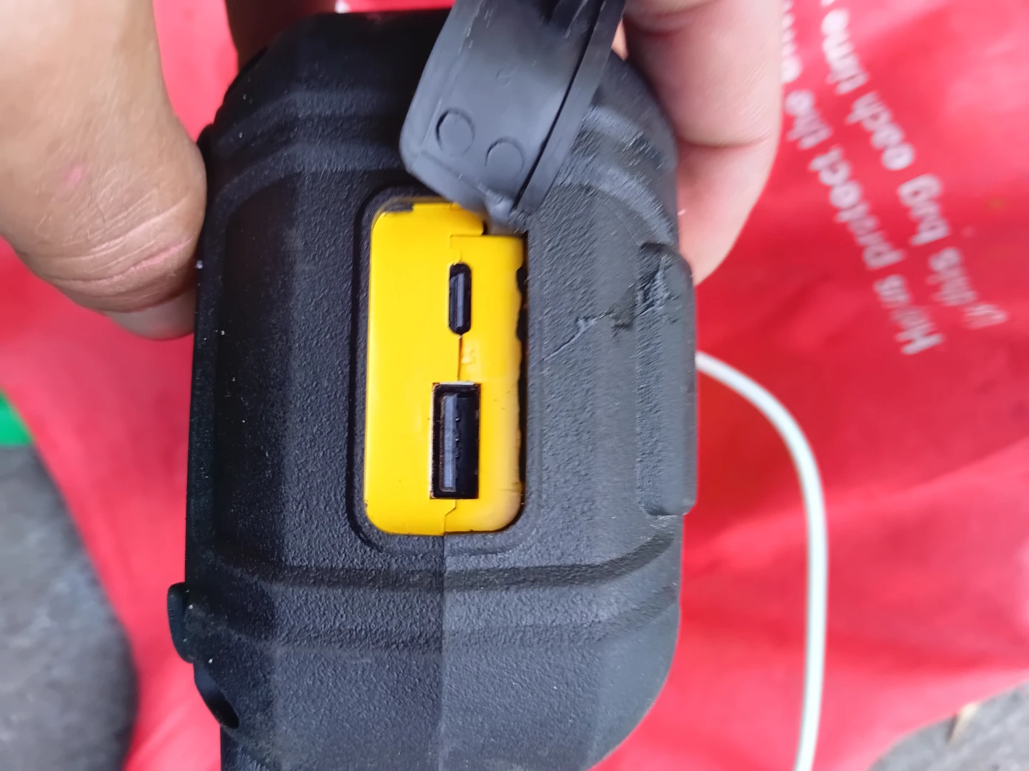 DEWALT 2500A Lithium Jump Starter - photo 2