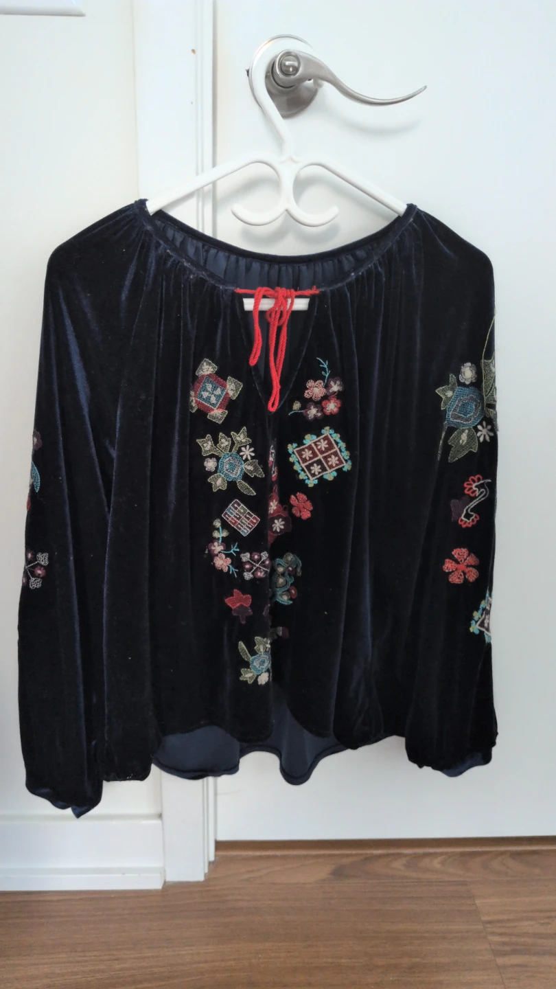 Size M Velvet Long Sleeved Blue Top