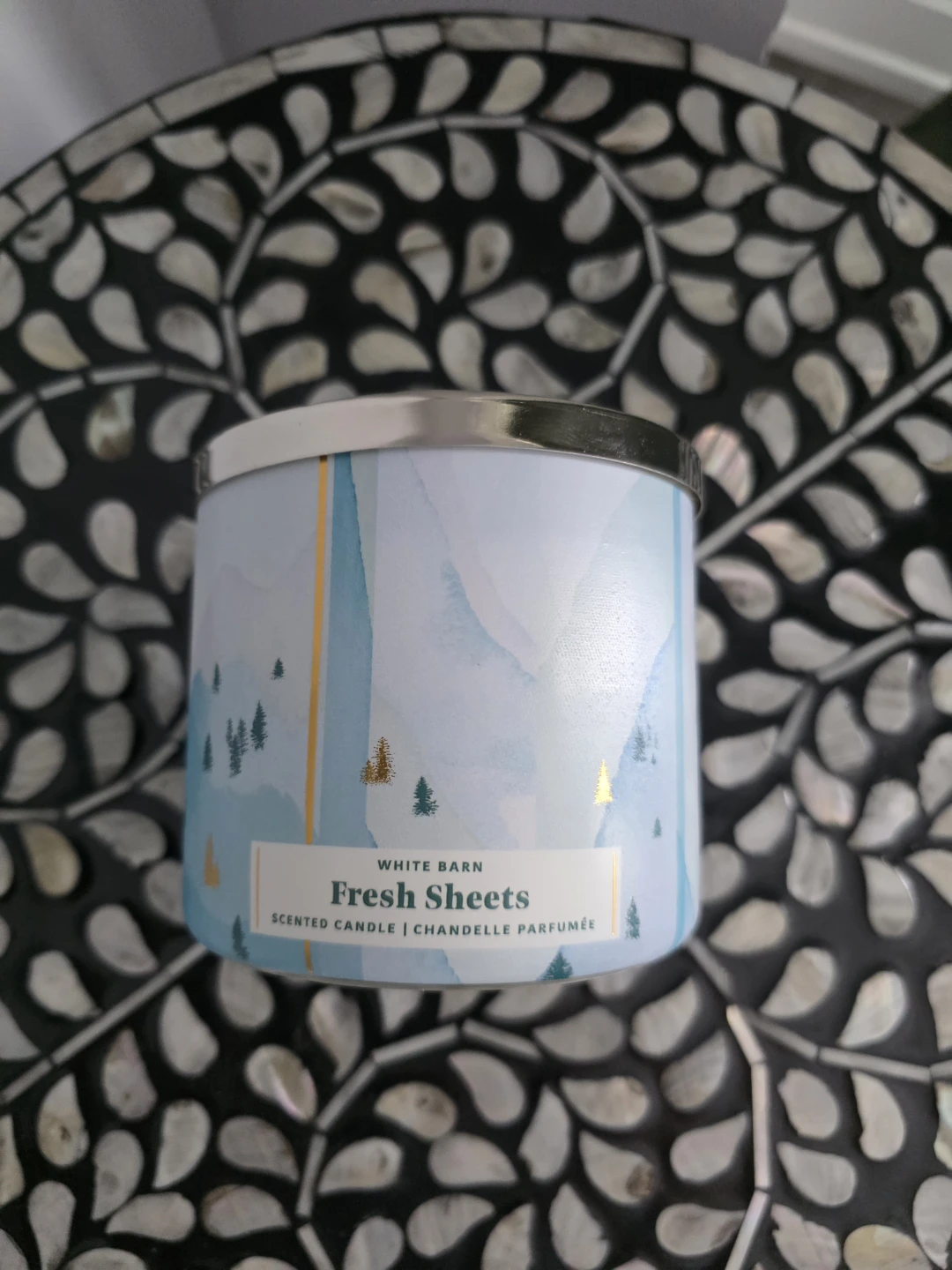 Bath& Body works White Barn Fresh Sheets Scented Candle - photo 2