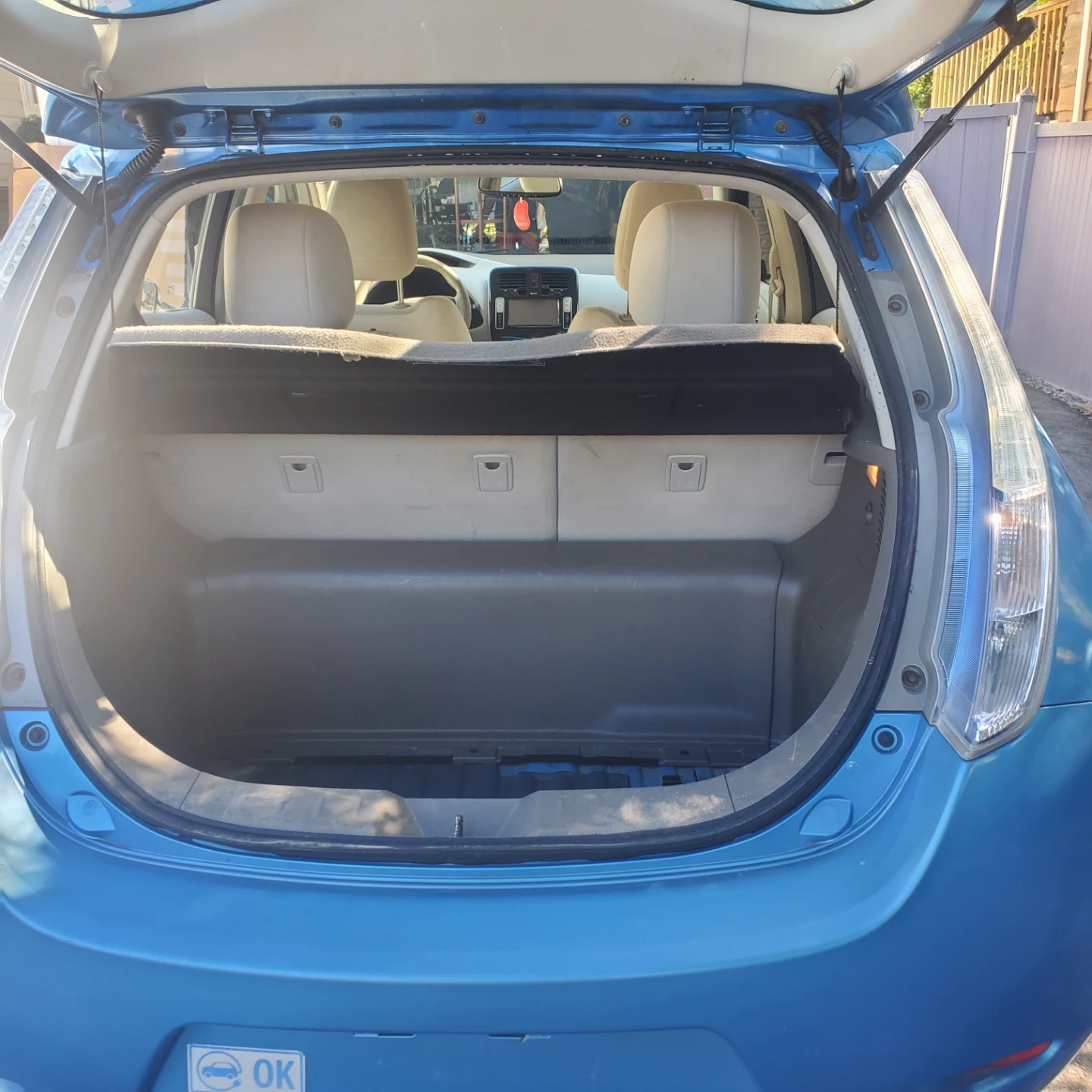 Blue Nissan Leaf Electric Car - photo 4