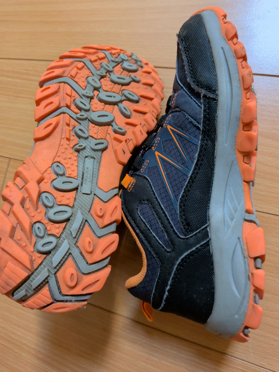 Dockers by Gerli Black and Orange Sneakers - photo 3