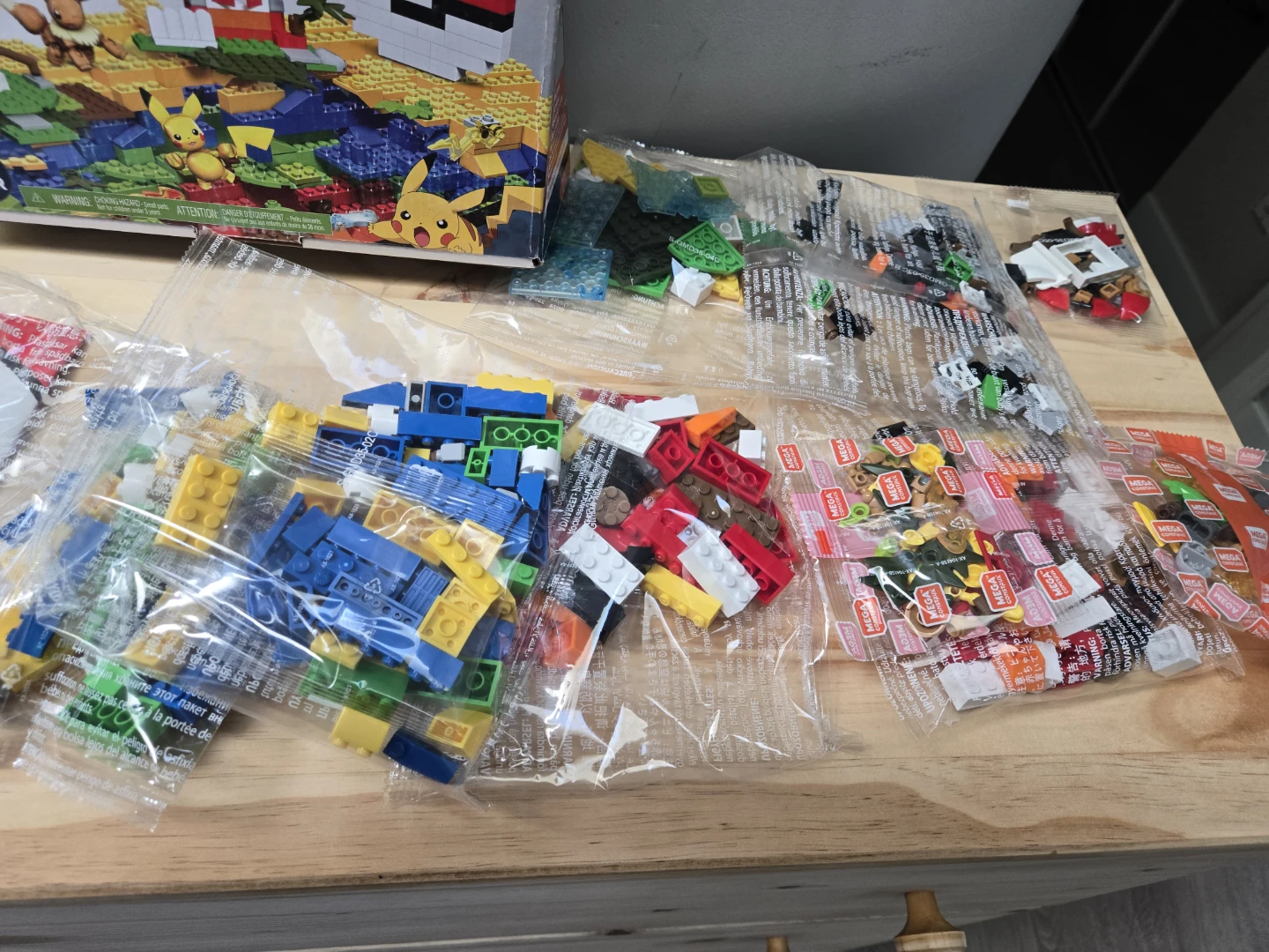 NEW Mega bloks pokemon pikachu evee - photo 4