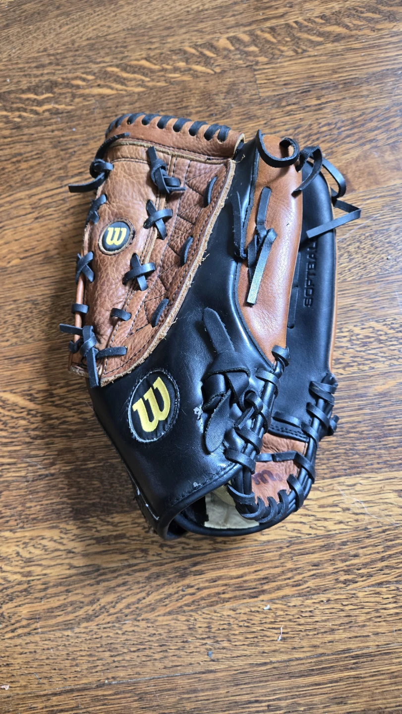 Wilson Elite Slowpitch Softball Glove (Right Hand Throw)