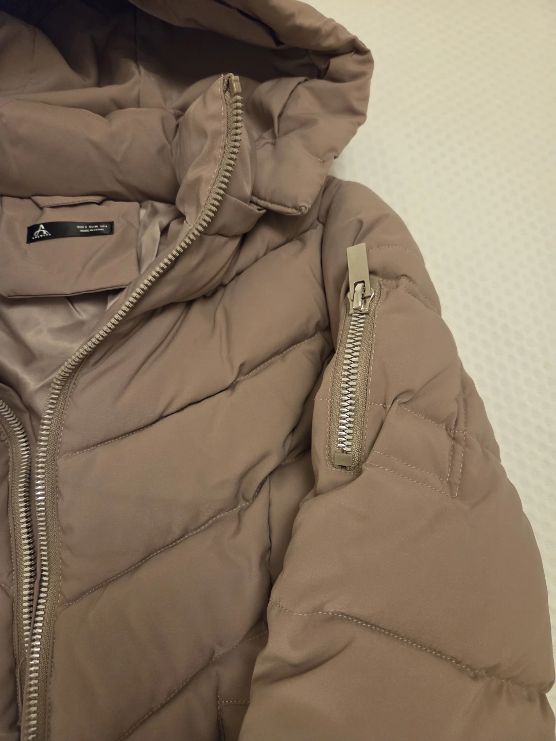 NEW Women's Puffer Jacket - Size Small - photo 4