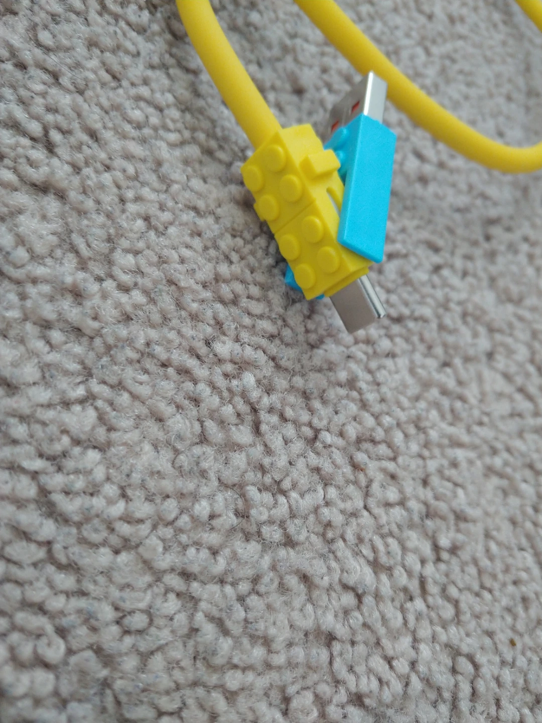 Lego team the USB 3.1 lightning or USB c convertible - photo 5