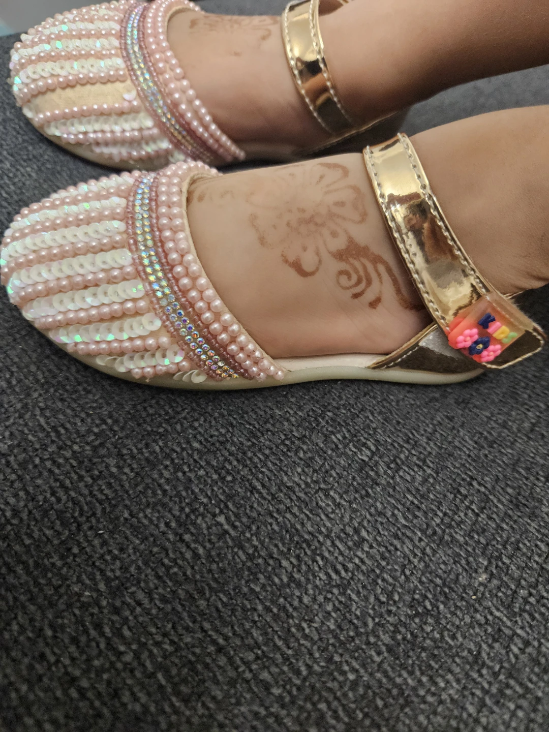 Gold Embellished toddlar Sandals - photo 2