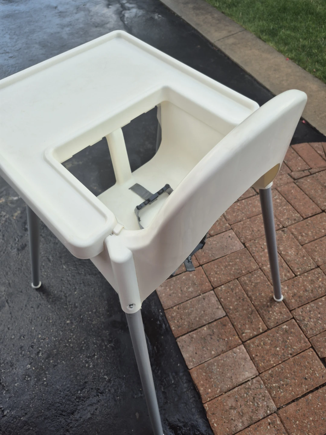 White High Chair with Tray and Harness - photo 3