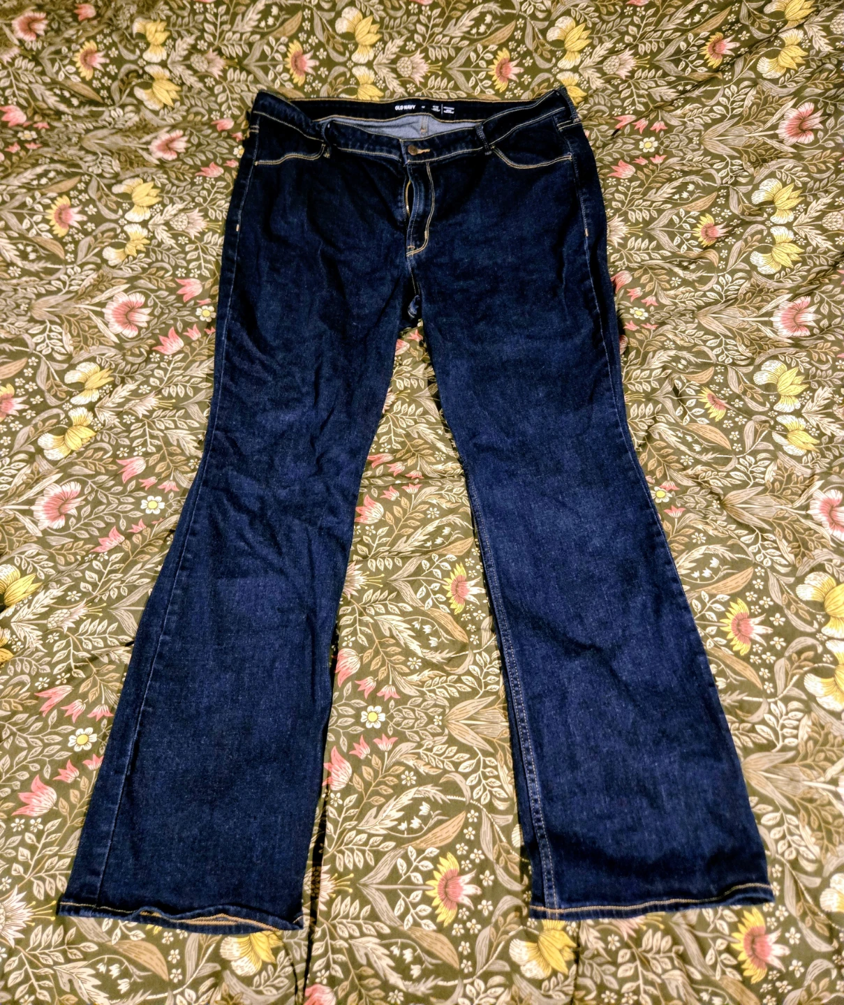 Old Navy Mid-Rise WOW Boot-Cut Jeans size 18 - photo 2