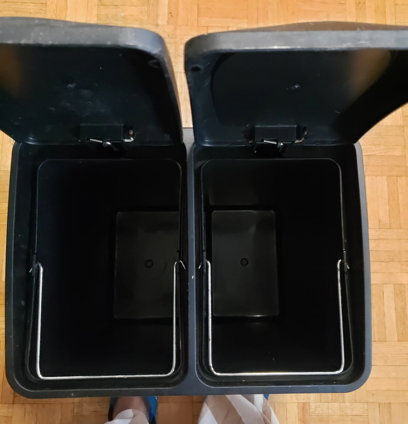 Dual compartment trash can - photo 2