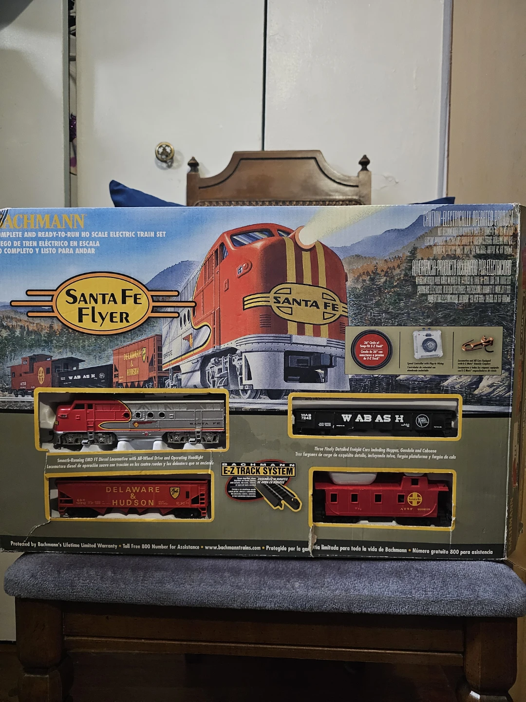 Bachmann Santa Fe Flyer HO Scale Electric Train Set