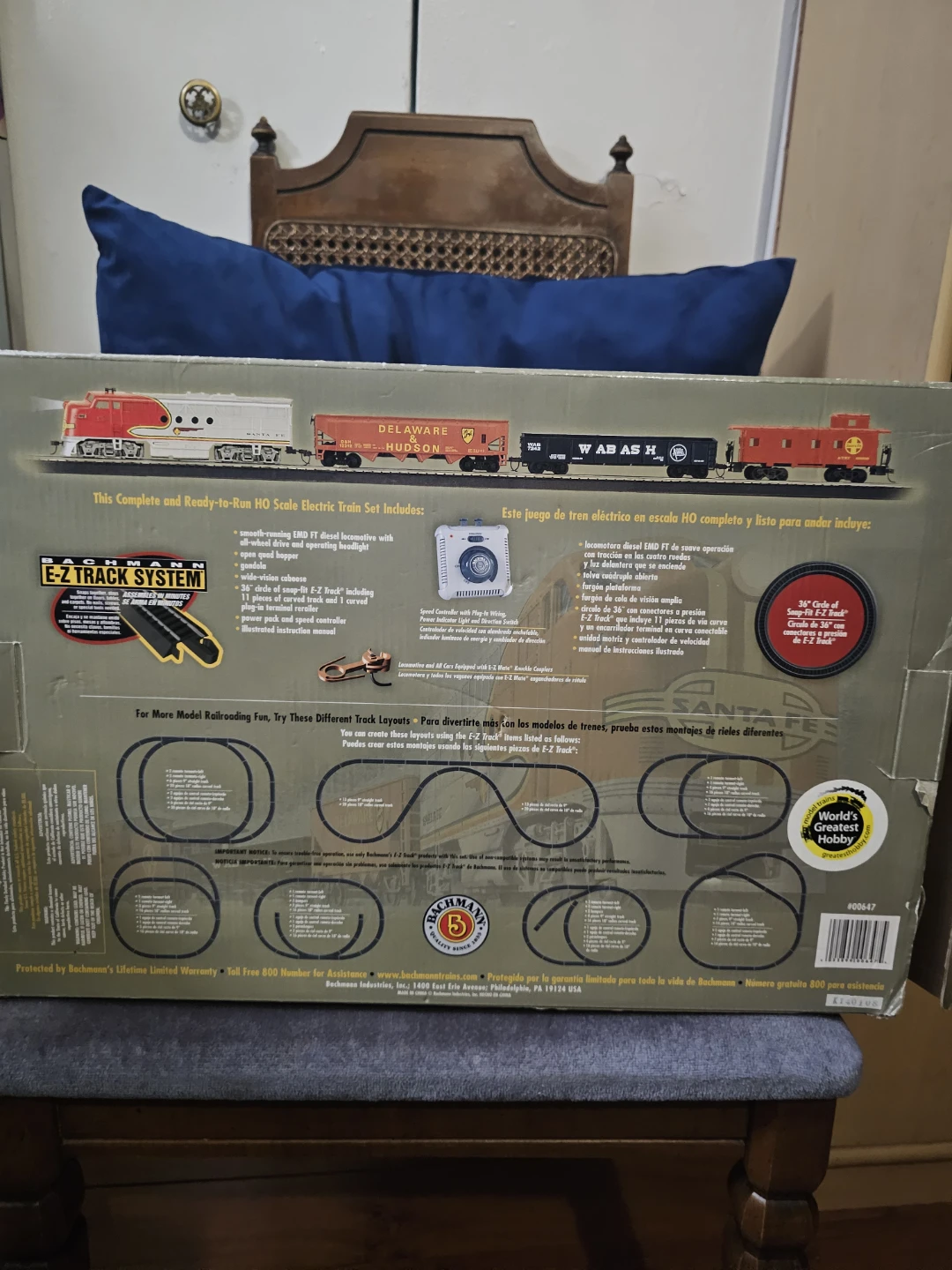 Bachmann Santa Fe Flyer HO Scale Electric Train Set - photo 2