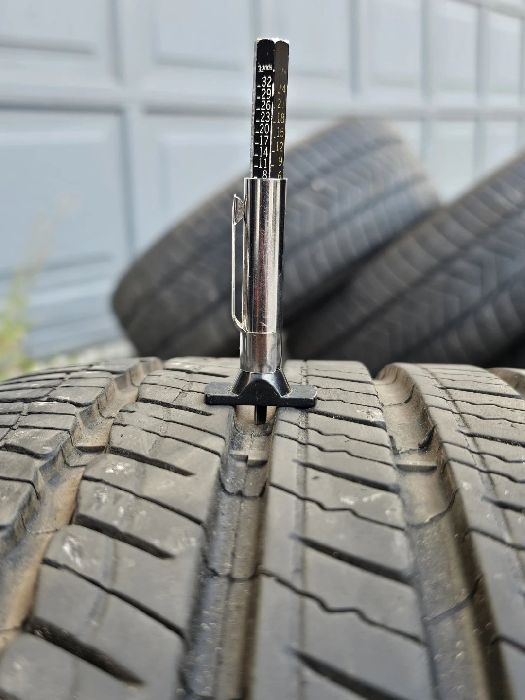 225/40 R18 ALL SEASON TIRE (1 ONLY) - photo 3