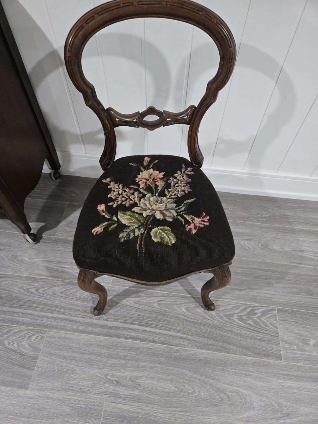 Antique Victorian Balloon Chair. Appraisal In Photos Listed.