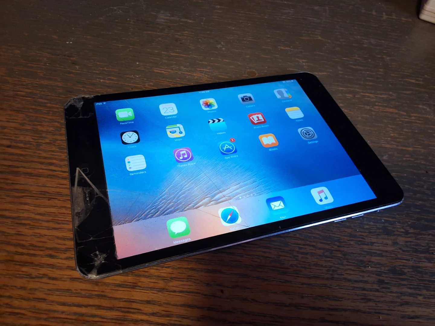Apple iPad Mini with Cracked Screen - photo 3