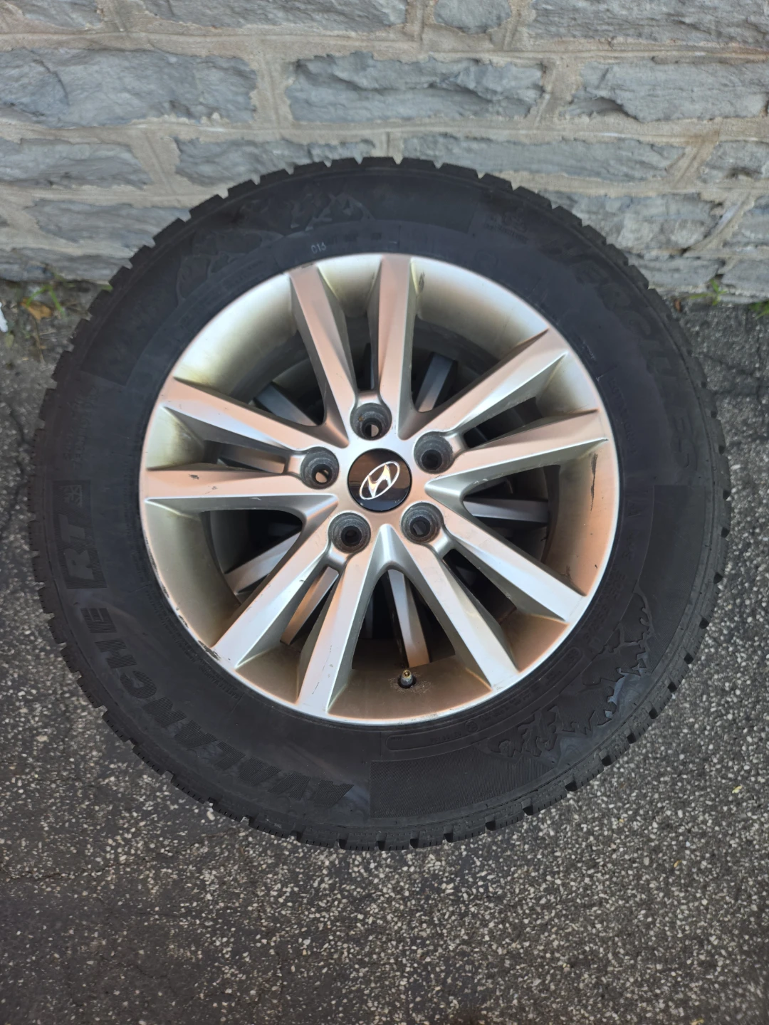 Winter Tires - Hercules Avalanche on 17" Rims (Barely Used) - photo 2