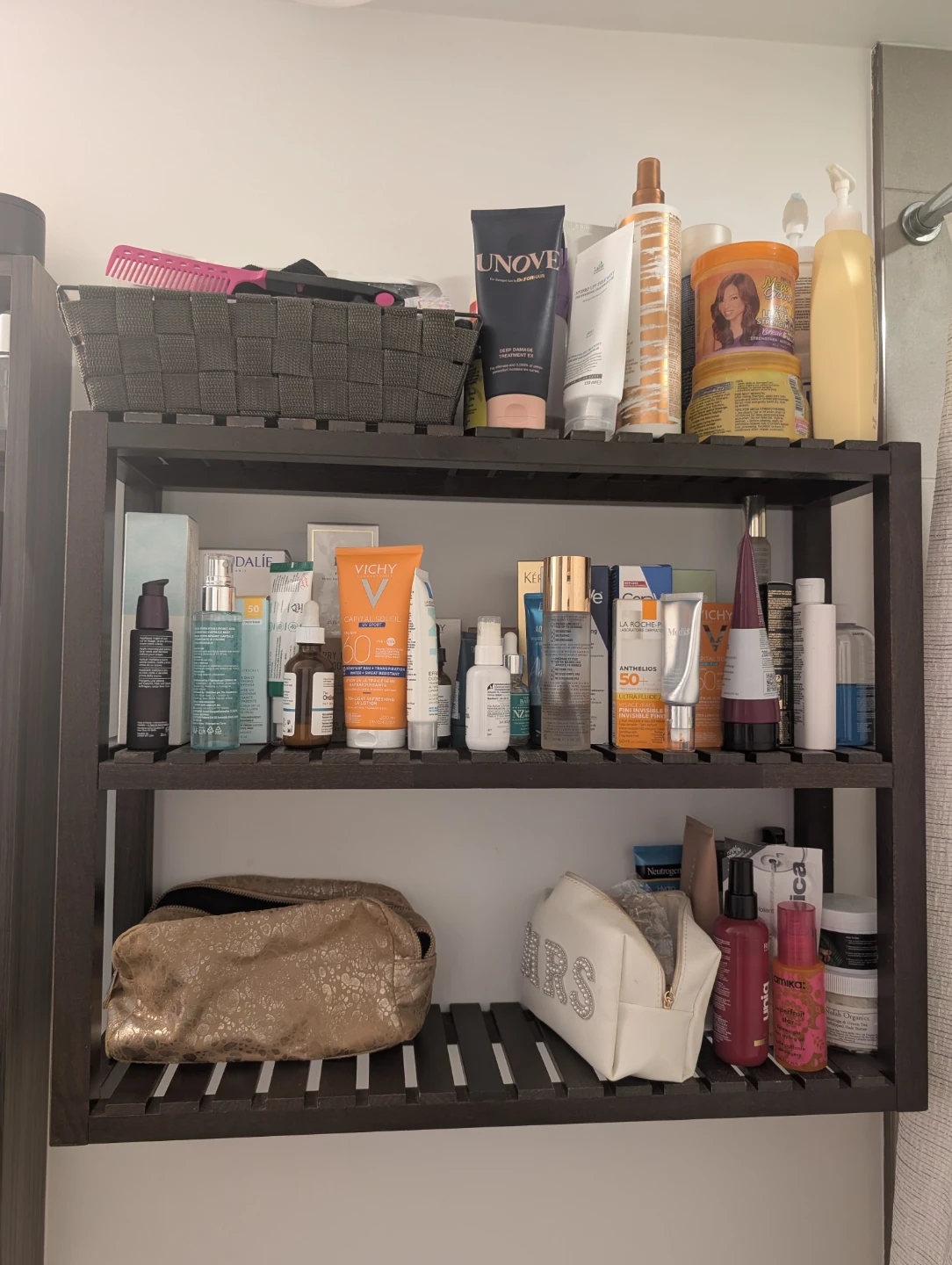 Bathroom shelf