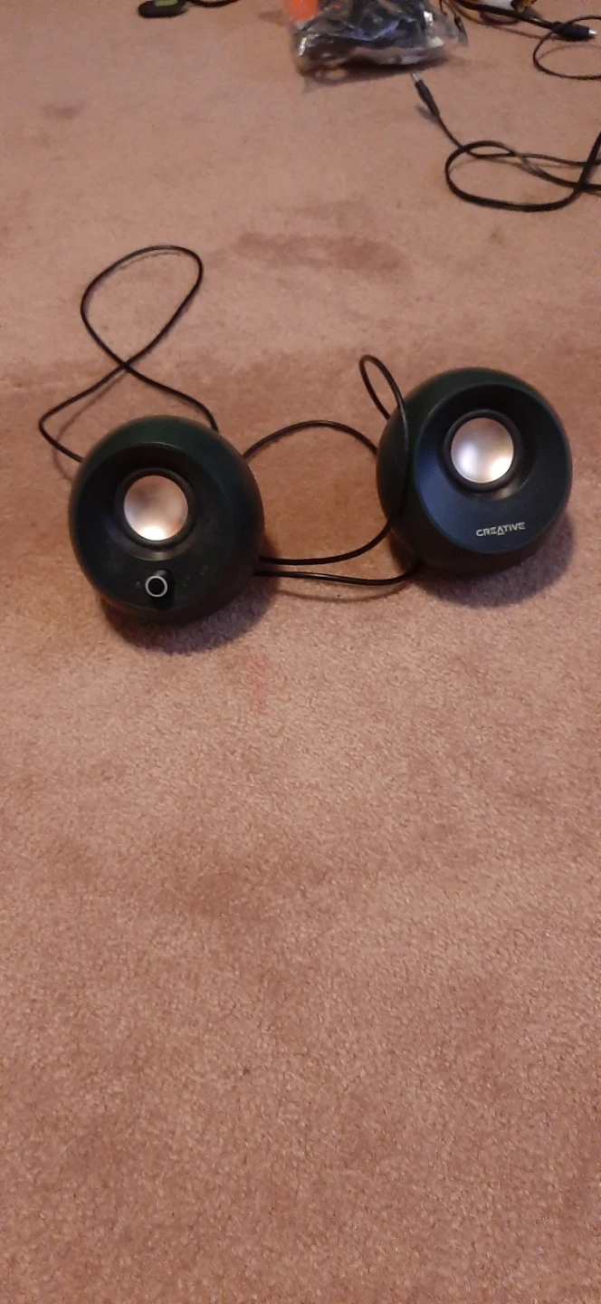 Creative desktop speakers
