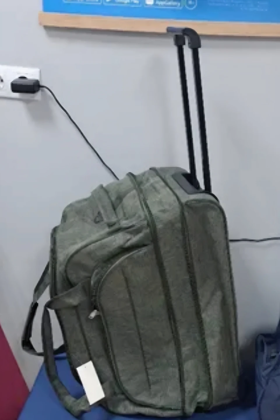 Rolling Duffle Bags with Telescopic Handle - photo 3