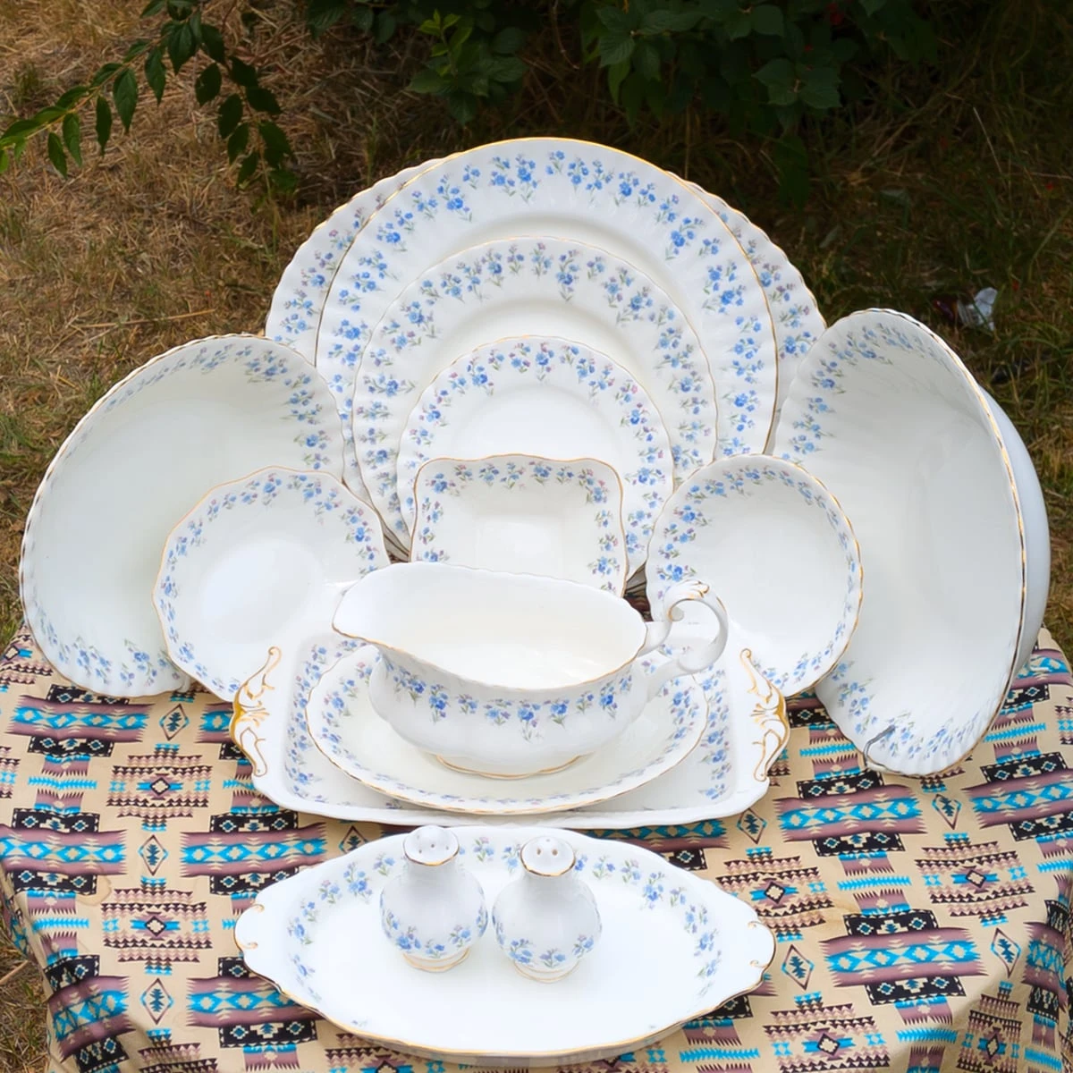 68-Pc Royal Albert "Memory Lane" Set w/ Teapot & Hostess Pieces - photo 5