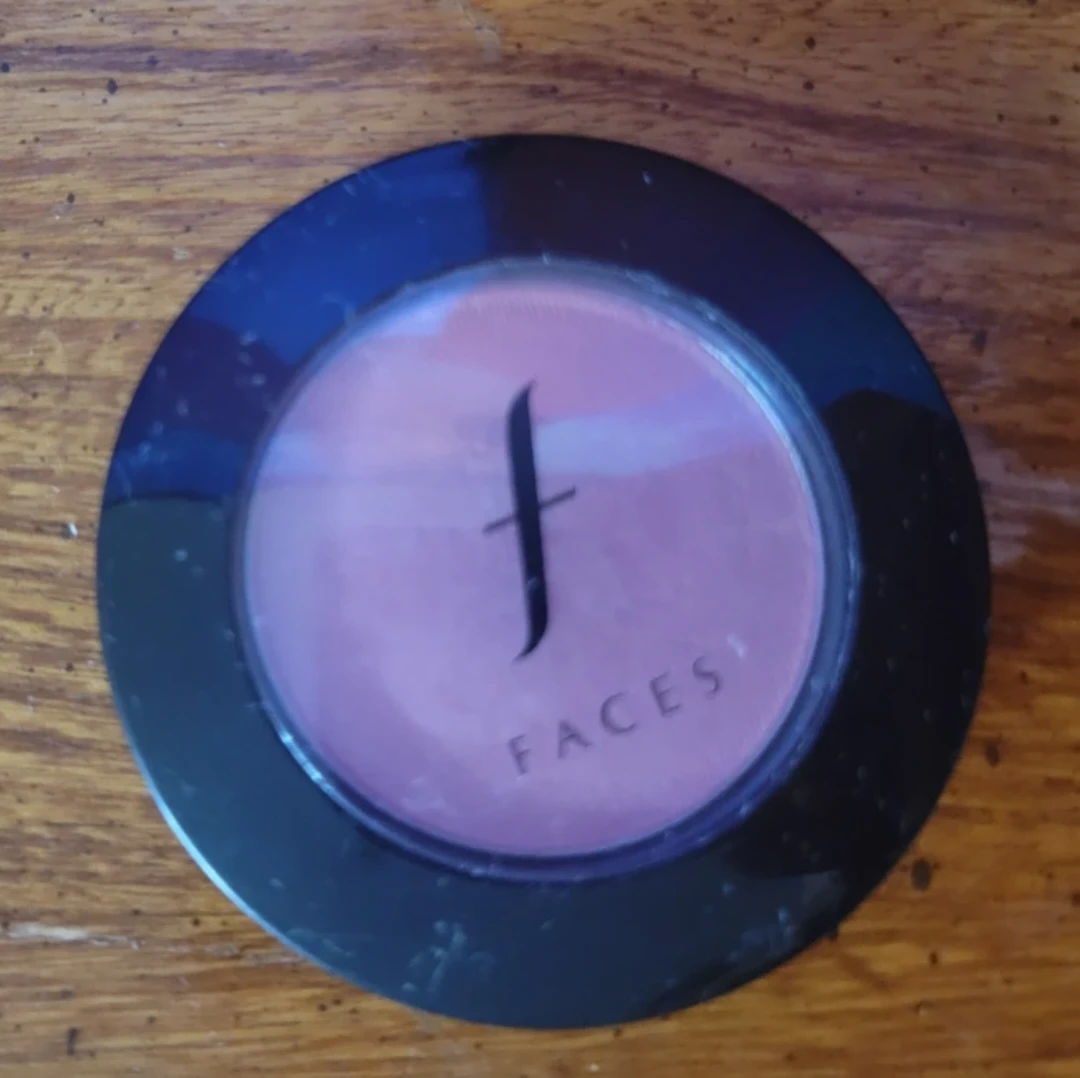 Faces blush