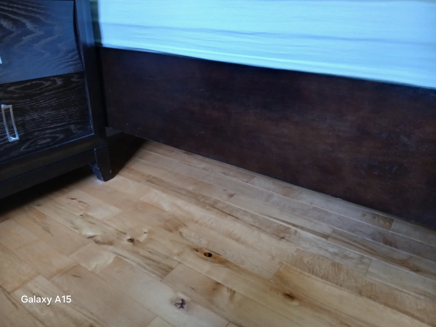 MOVING SALE - Dark Wood Bedroom Set 3pcs - photo 4