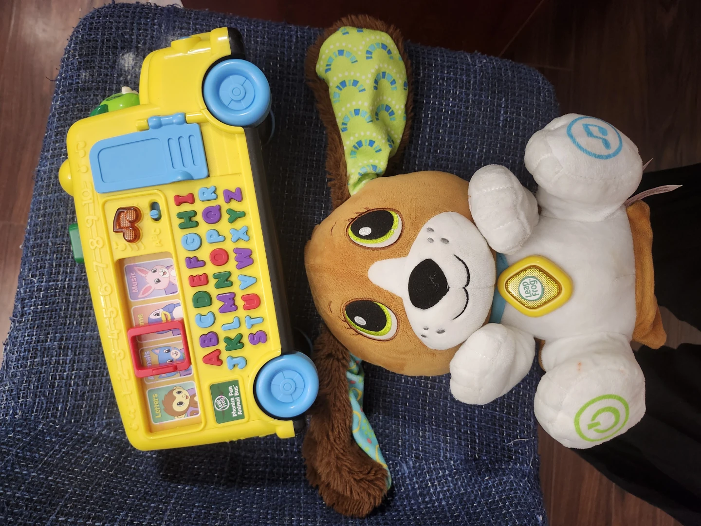 LeapFrog Learning Bus and Puppy Toy Set