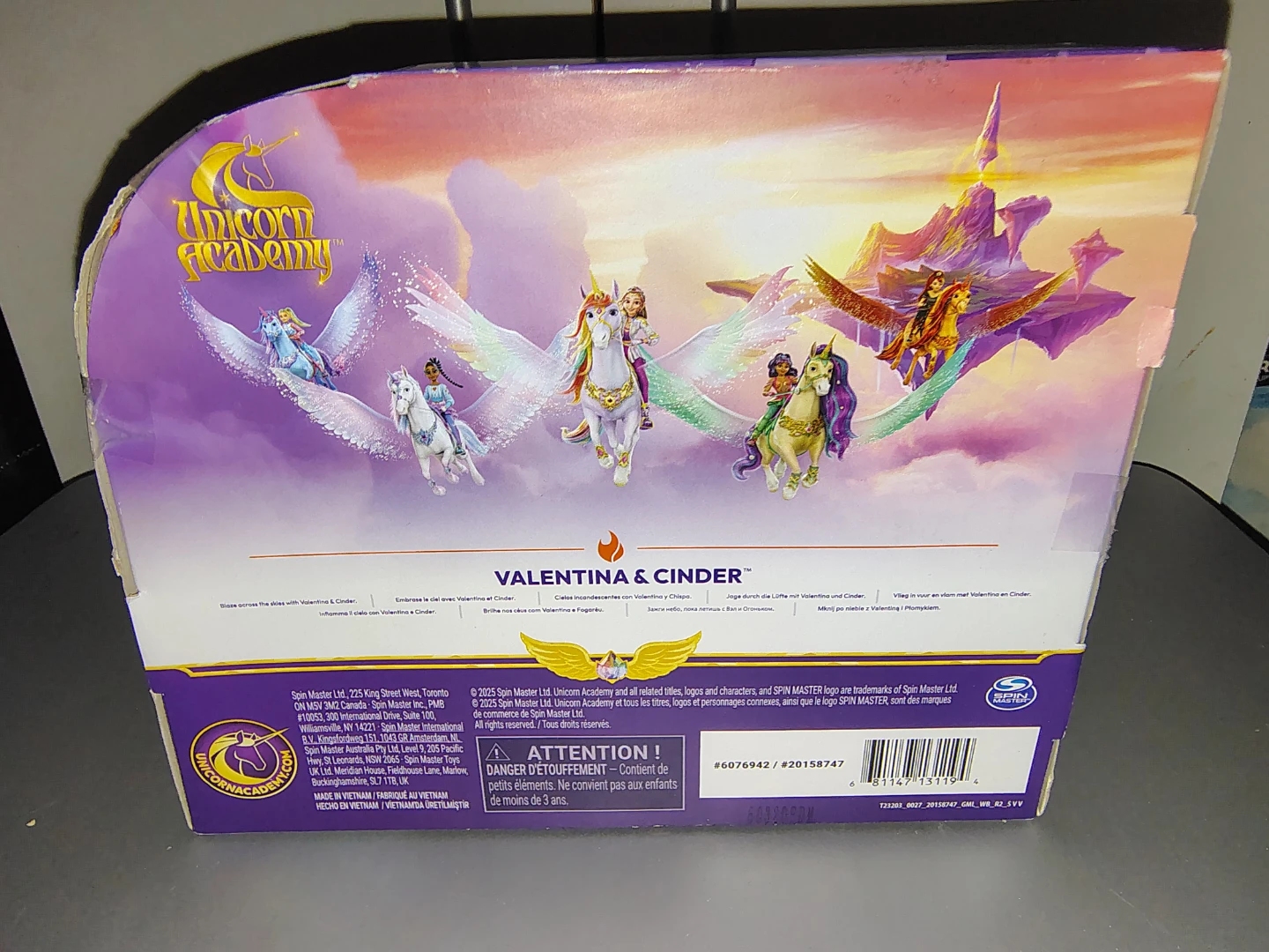 Unicorn Academy Valentina & Cinder Wing Magic Figure Set - photo 3