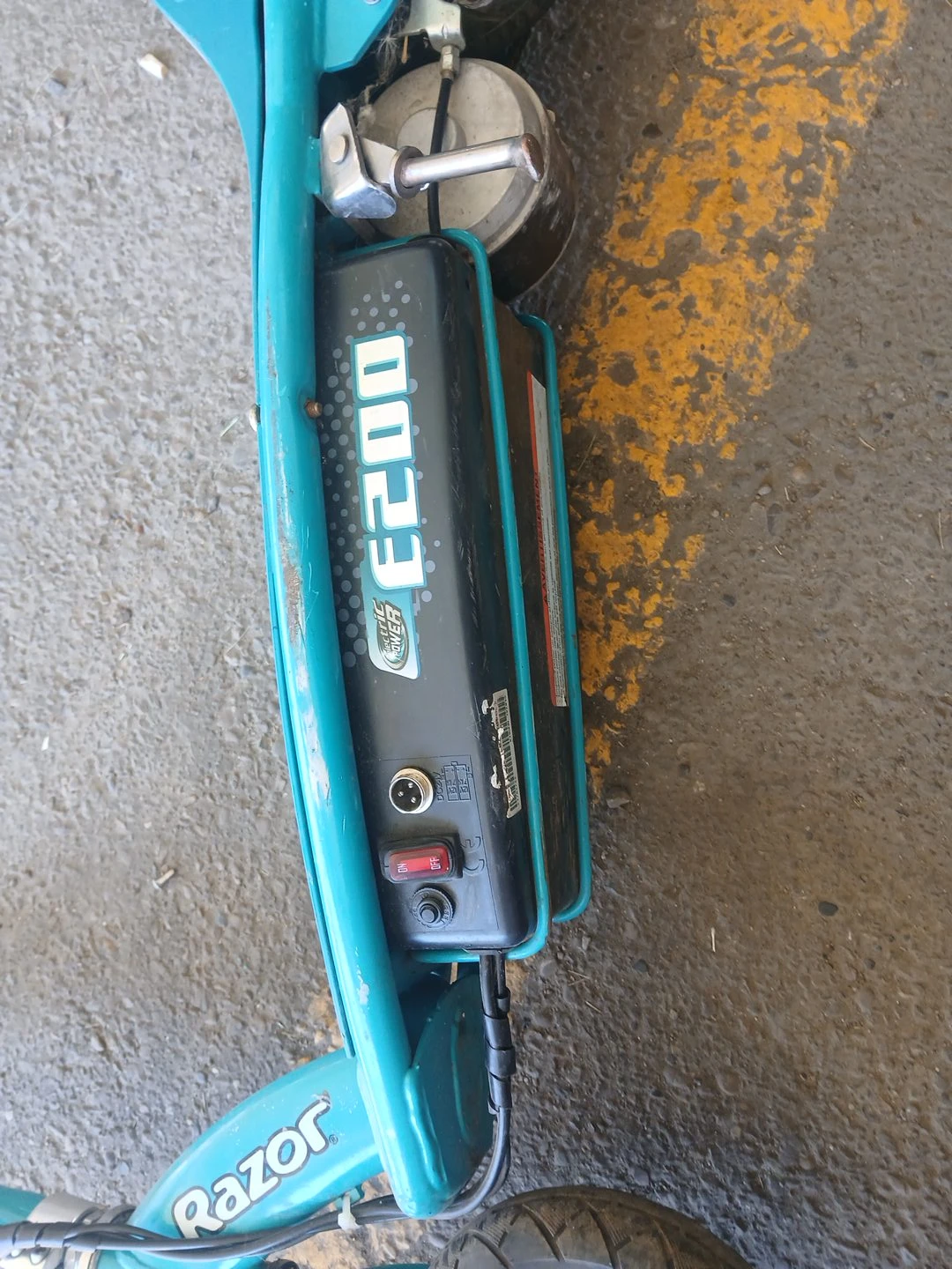 Razor E200 Electric Scooter - photo 2