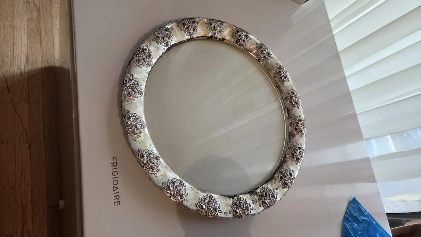 Silver-toned round platter with decorative rim - photo 2