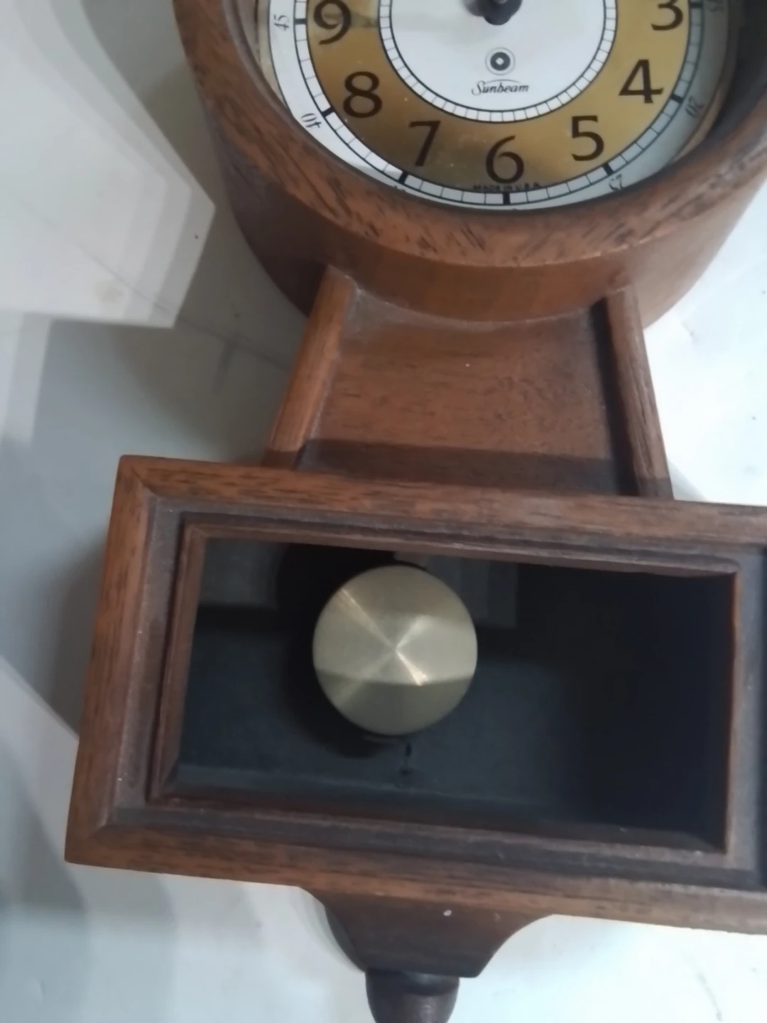 Sunbeam Electric Clock with Pendulum - photo 3