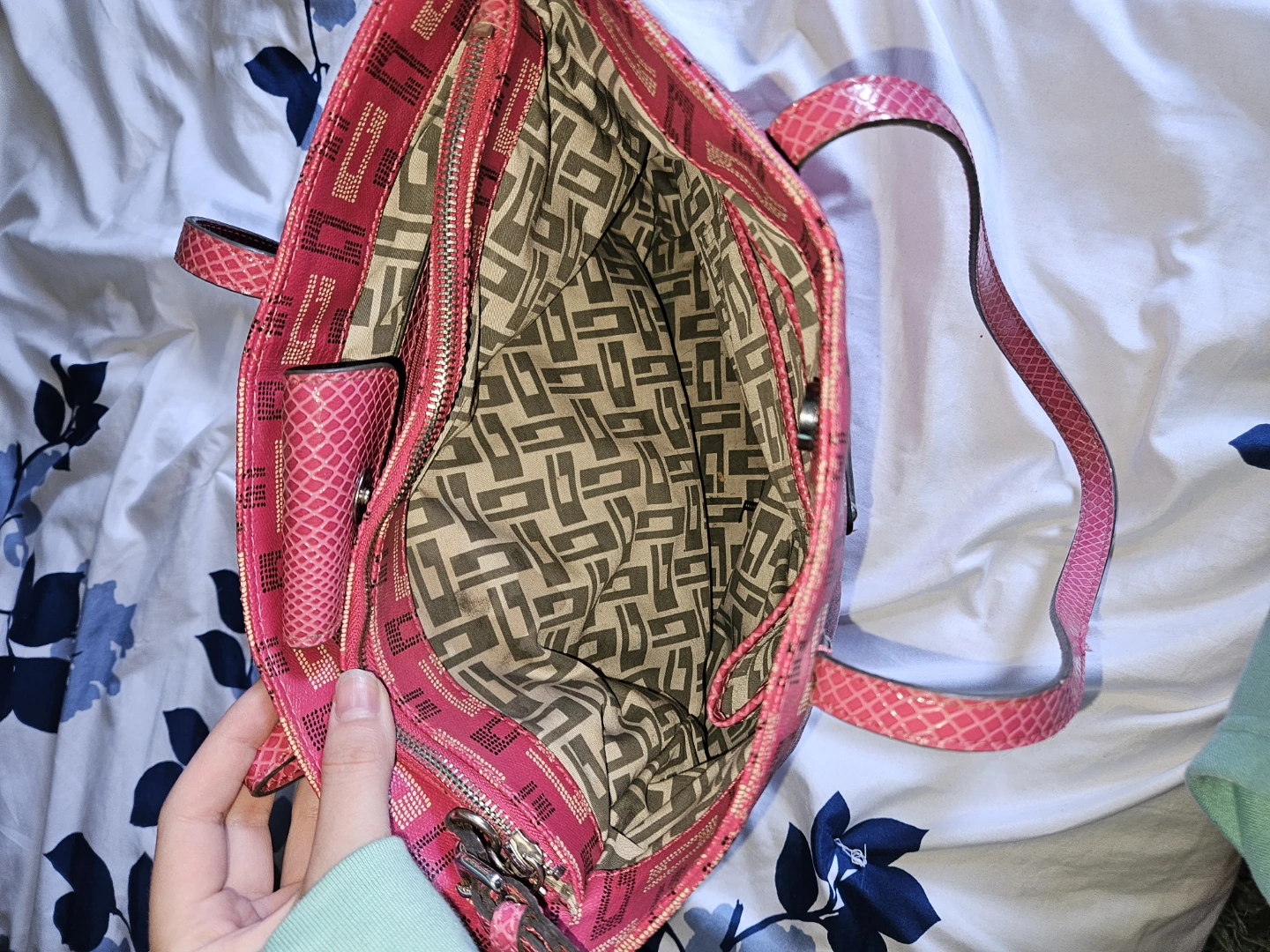Guess Pink Monogram Tote Bag - photo 4