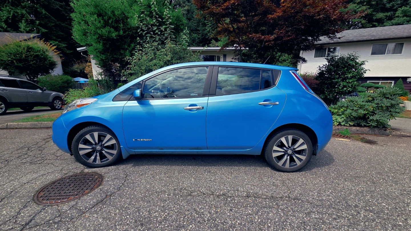 2015 Nissan Leaf SL (NEW battery) - photo 4