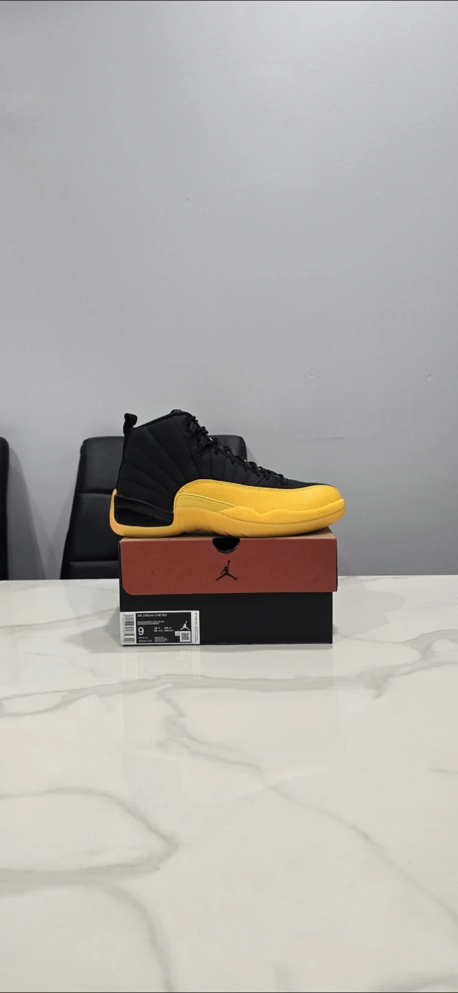 Air Jordan 12 Black University Gold size 9