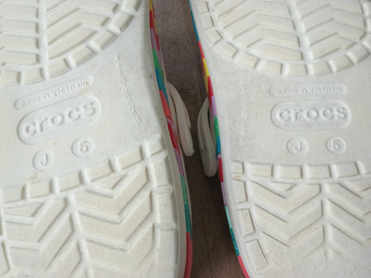 White Crocs with Jibbitz Charms - Size 5 - photo 4
