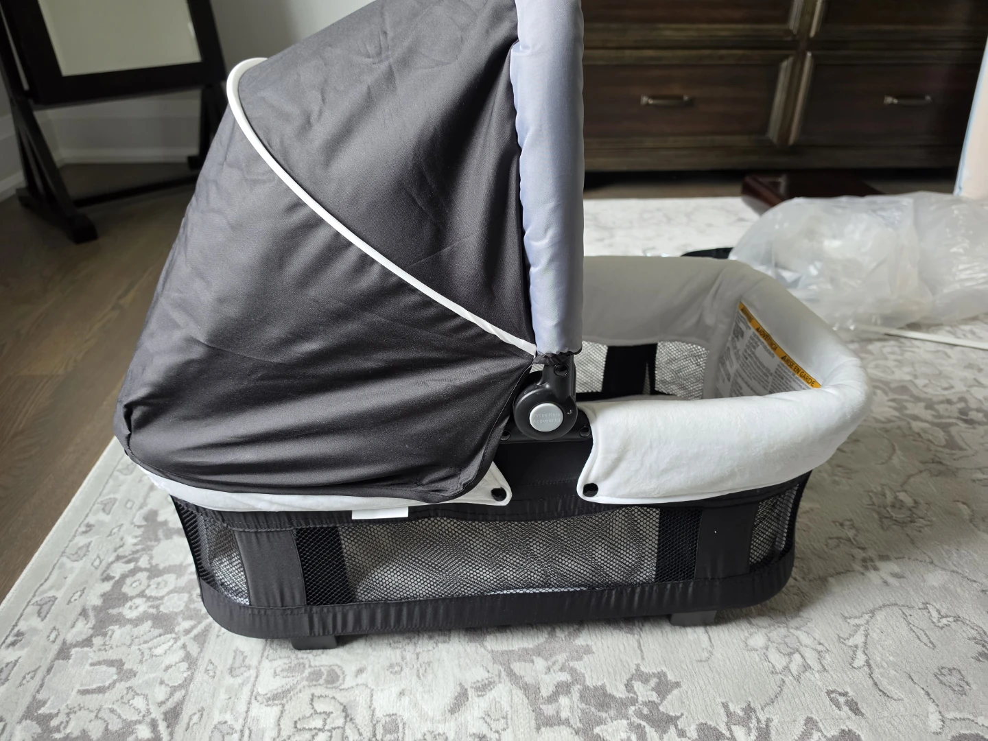 Baby Bassinet with Canopy - photo 4