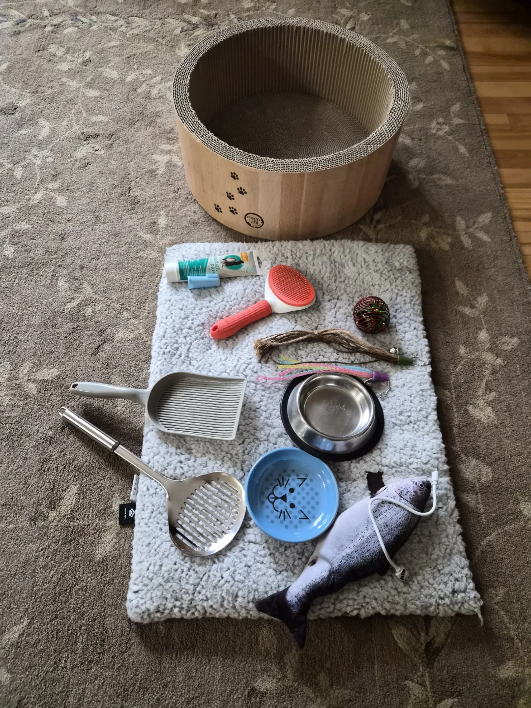 Cat Scratching Bowl with Toys and Accessories