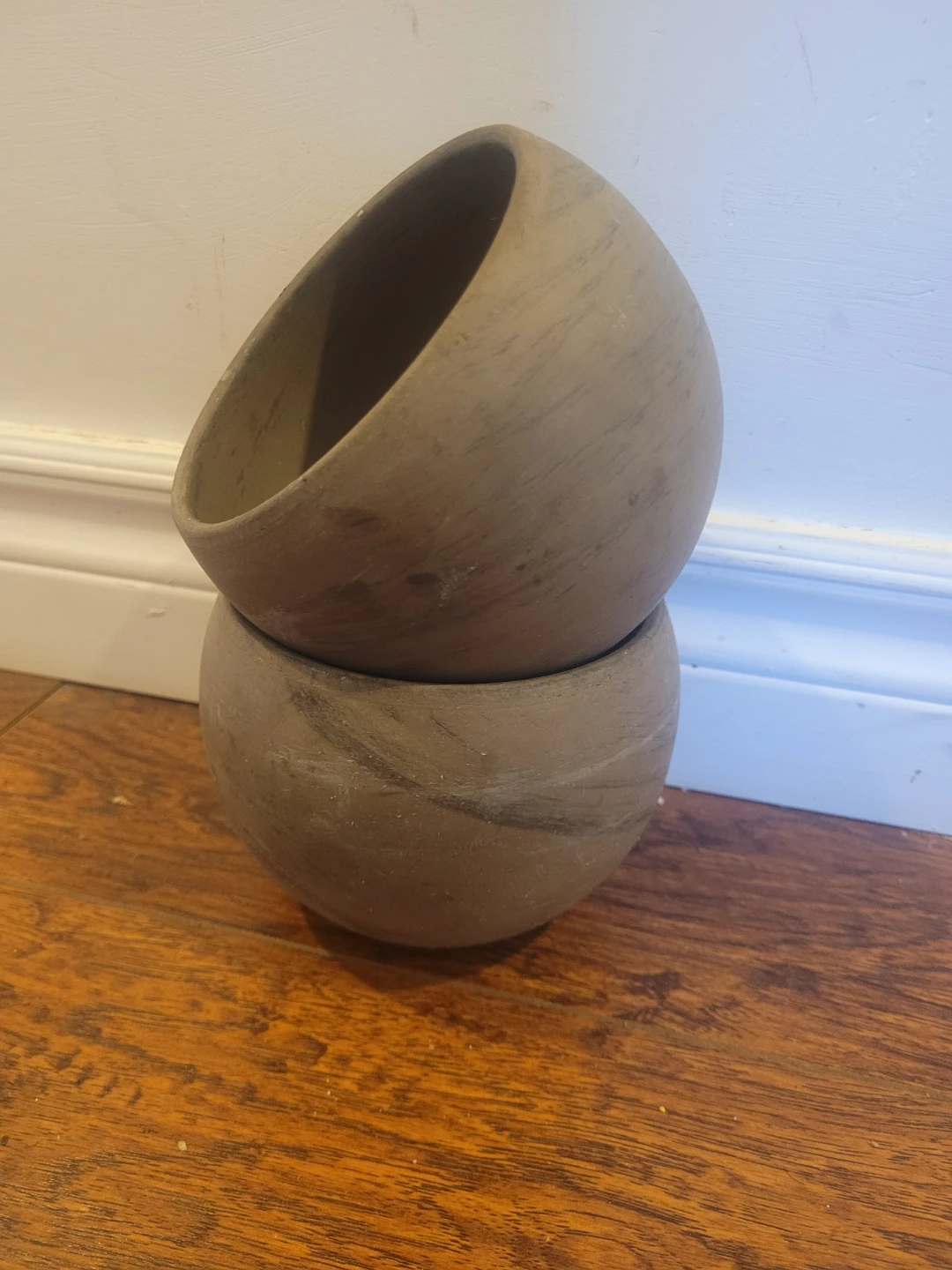 Clay flower/plant pot set of 2
