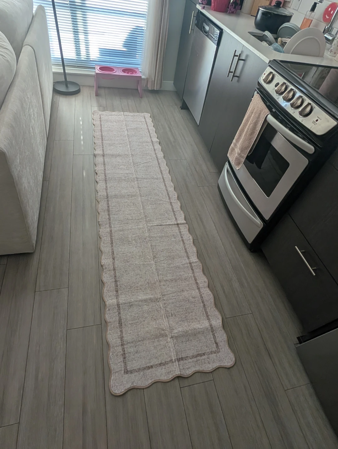 2x8 Runner Rug with Scalloped Edges - photo 2