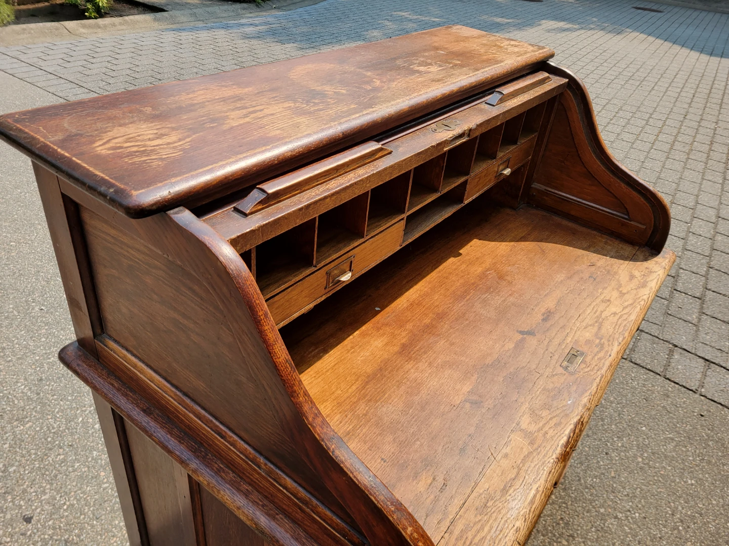 Compact Vintage Solid Wood Roll-Top Desk (42" W x 26" D x 44" H) - photo 5